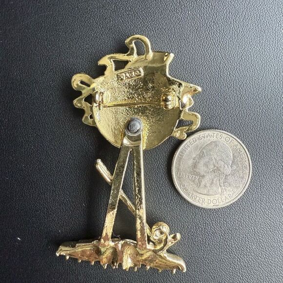 AJC Signed Articulating Gold Tone Vintage Lady Golfer Brooch. - Picture 6 of 7